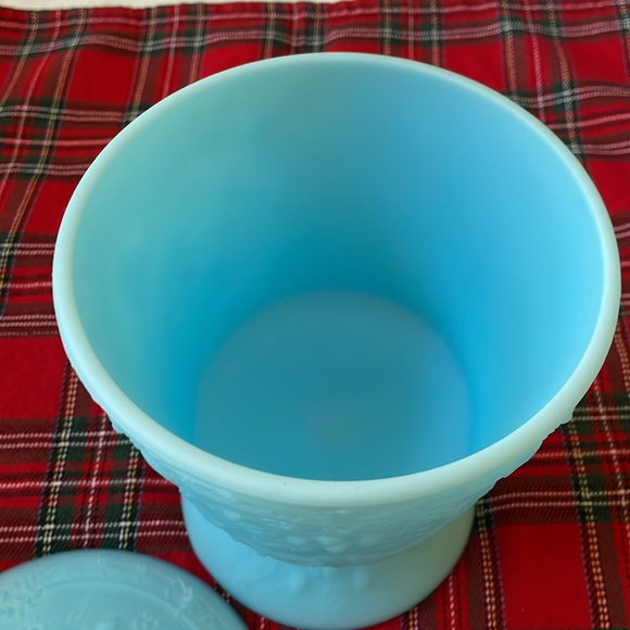 VTG Fenton blue satin glass Wild Strawberry footed with lid bowl - Picture 2 of 12